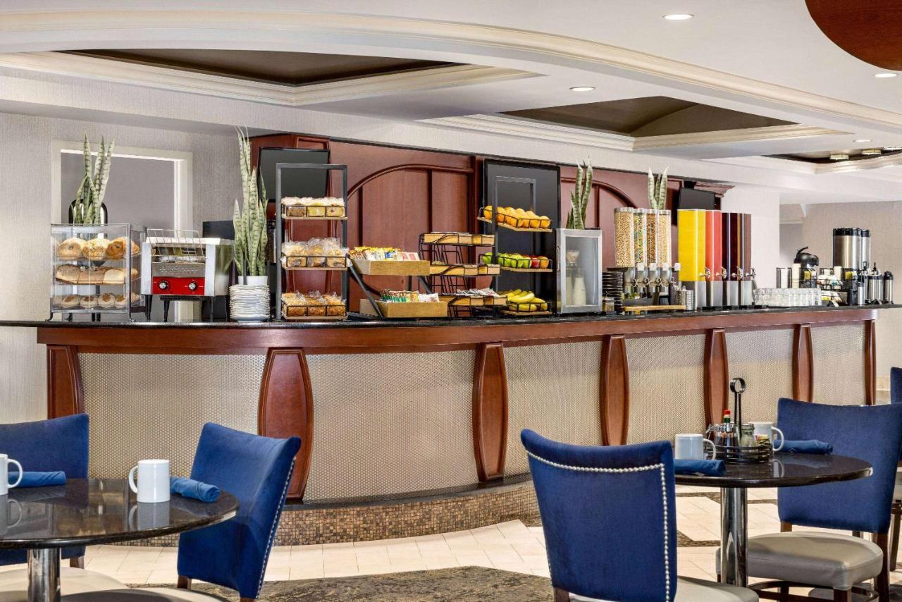 Viana Hotel And Spa, Trademark Collection By Wyndham Westbury Extérieur photo