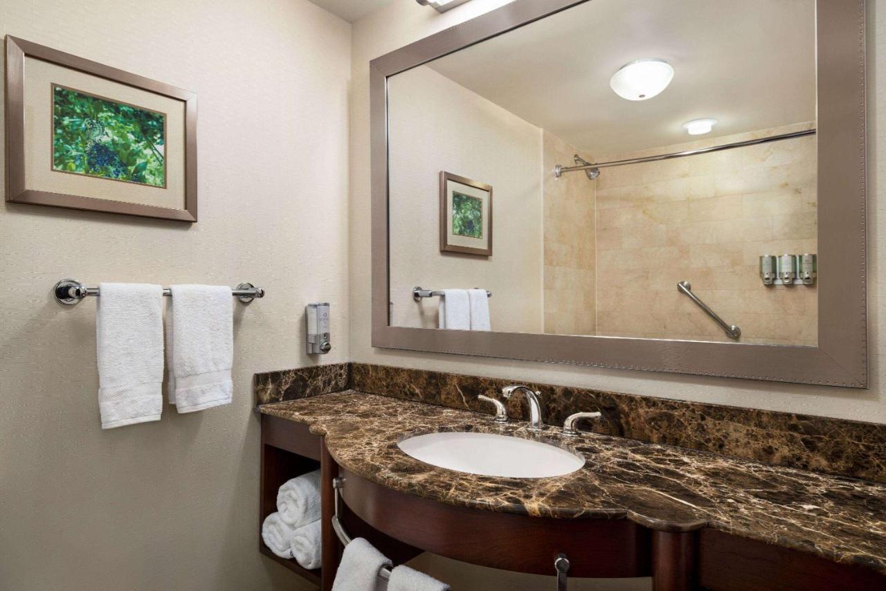 Viana Hotel And Spa, Trademark Collection By Wyndham Westbury Extérieur photo