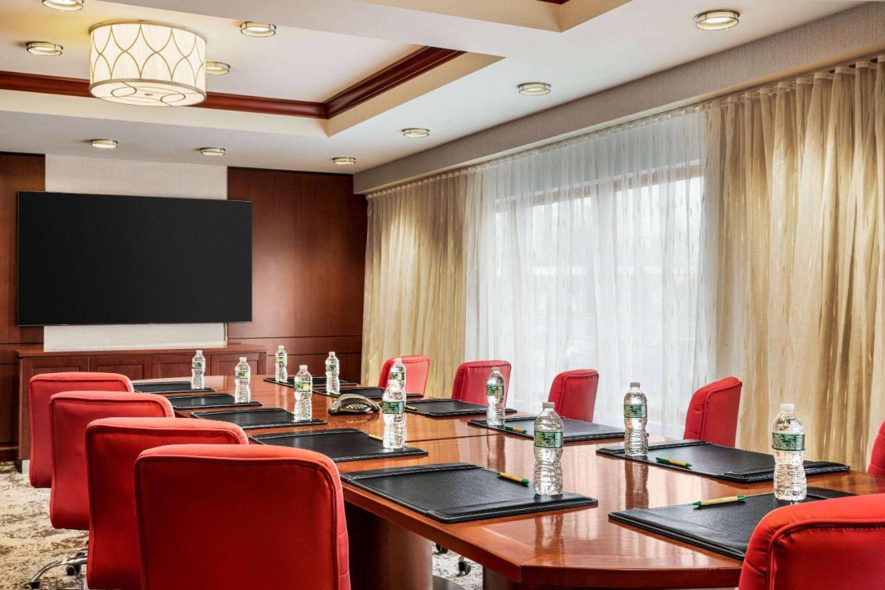 Viana Hotel And Spa, Trademark Collection By Wyndham Westbury Extérieur photo