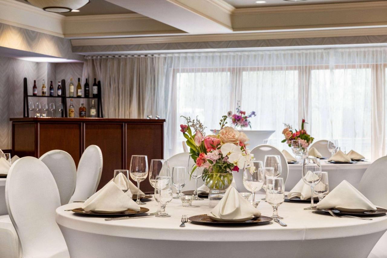 Viana Hotel And Spa, Trademark Collection By Wyndham Westbury Extérieur photo