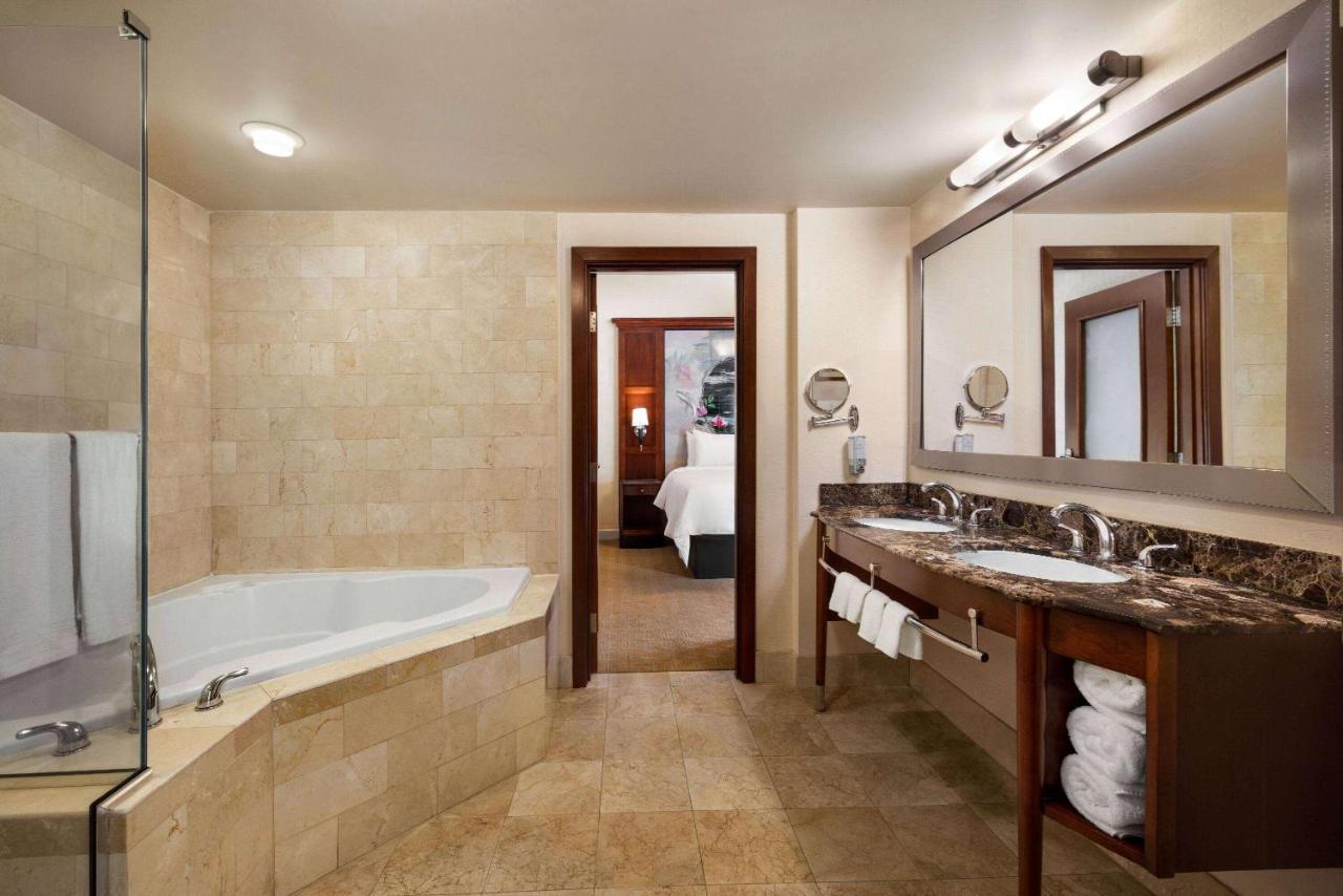 Viana Hotel And Spa, Trademark Collection By Wyndham Westbury Extérieur photo