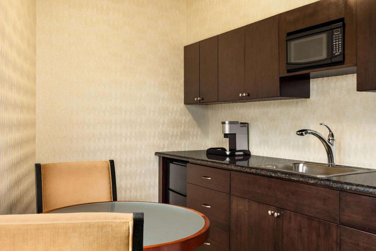 Viana Hotel And Spa, Trademark Collection By Wyndham Westbury Extérieur photo